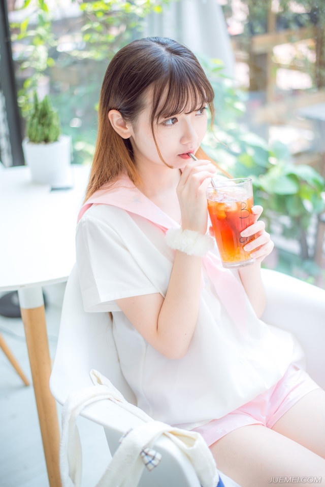 “那又如何？今日，我吕蒙便是为私仇而来，将士们，杀！”吕蒙冷哼一声，一声令下，数百艘艨艟出现，每五艘或十艘一组，朝着陈到这边穿插过来。